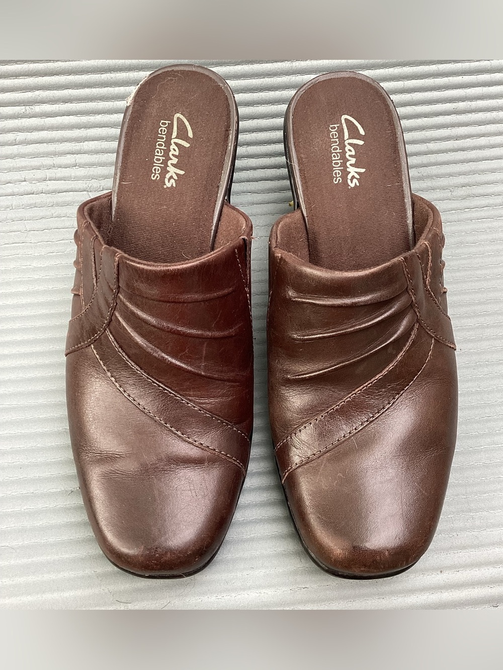Clarks Women's Brown Leather Slip-On Mules upper Leather